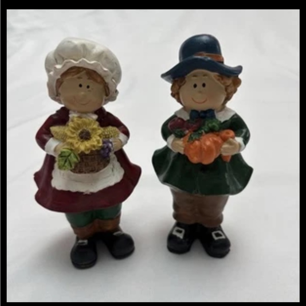 Charming Pilgrim Figurines Set